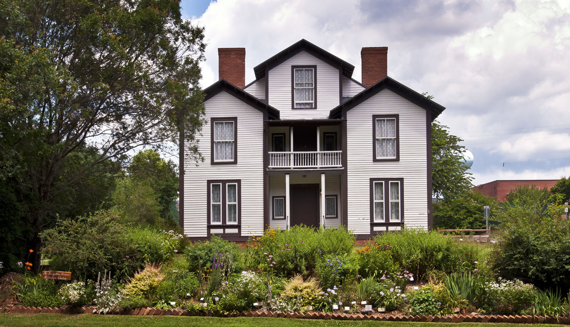 Nissen House garden